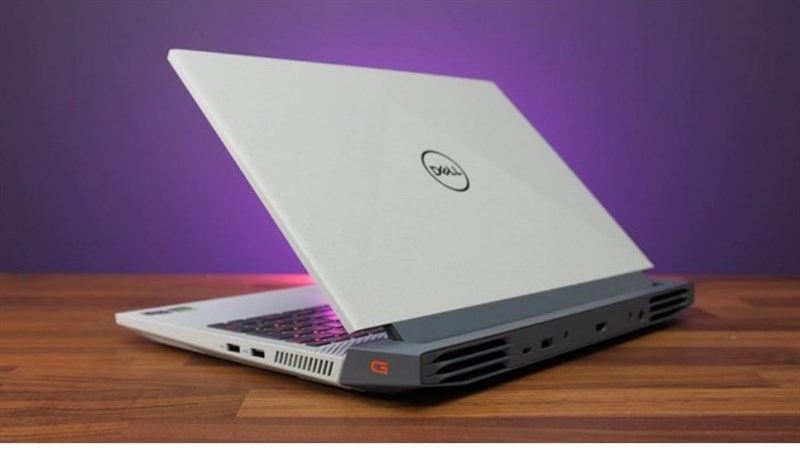 Laptop Dell c&oacute; thiết kế kh&aacute; d&agrave;y, chắc chắn